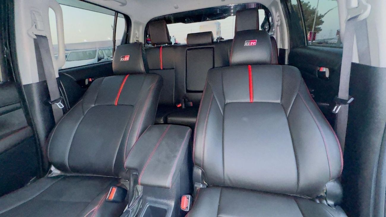 Toyota Hilux DOUBLE CABIN | PREMIUM BULL BAR WITH LED FOCUSED LIGHTS | 2.8L DIESEL | RHD | 2022