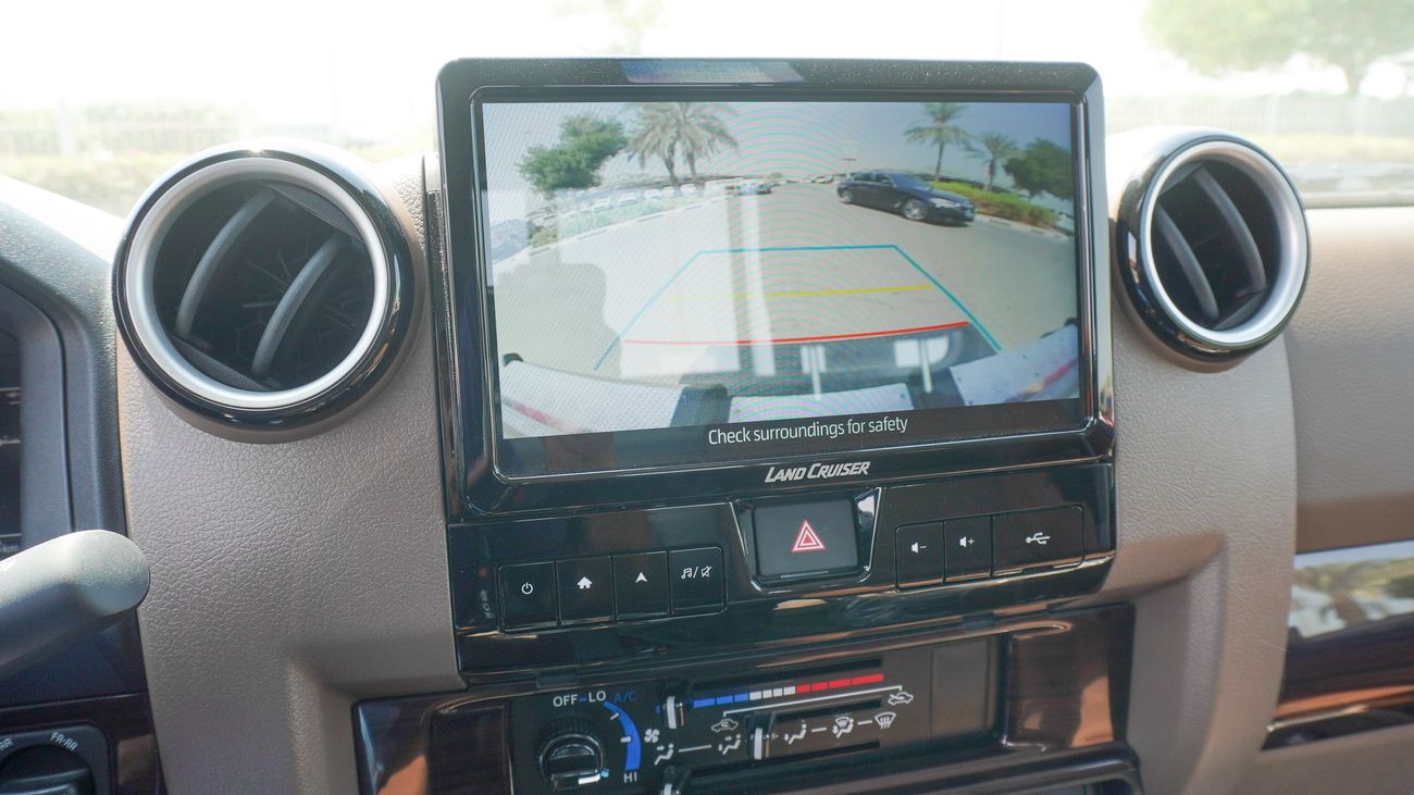 Toyota Land Cruiser Pick Up LX 4.0L V6 A/T