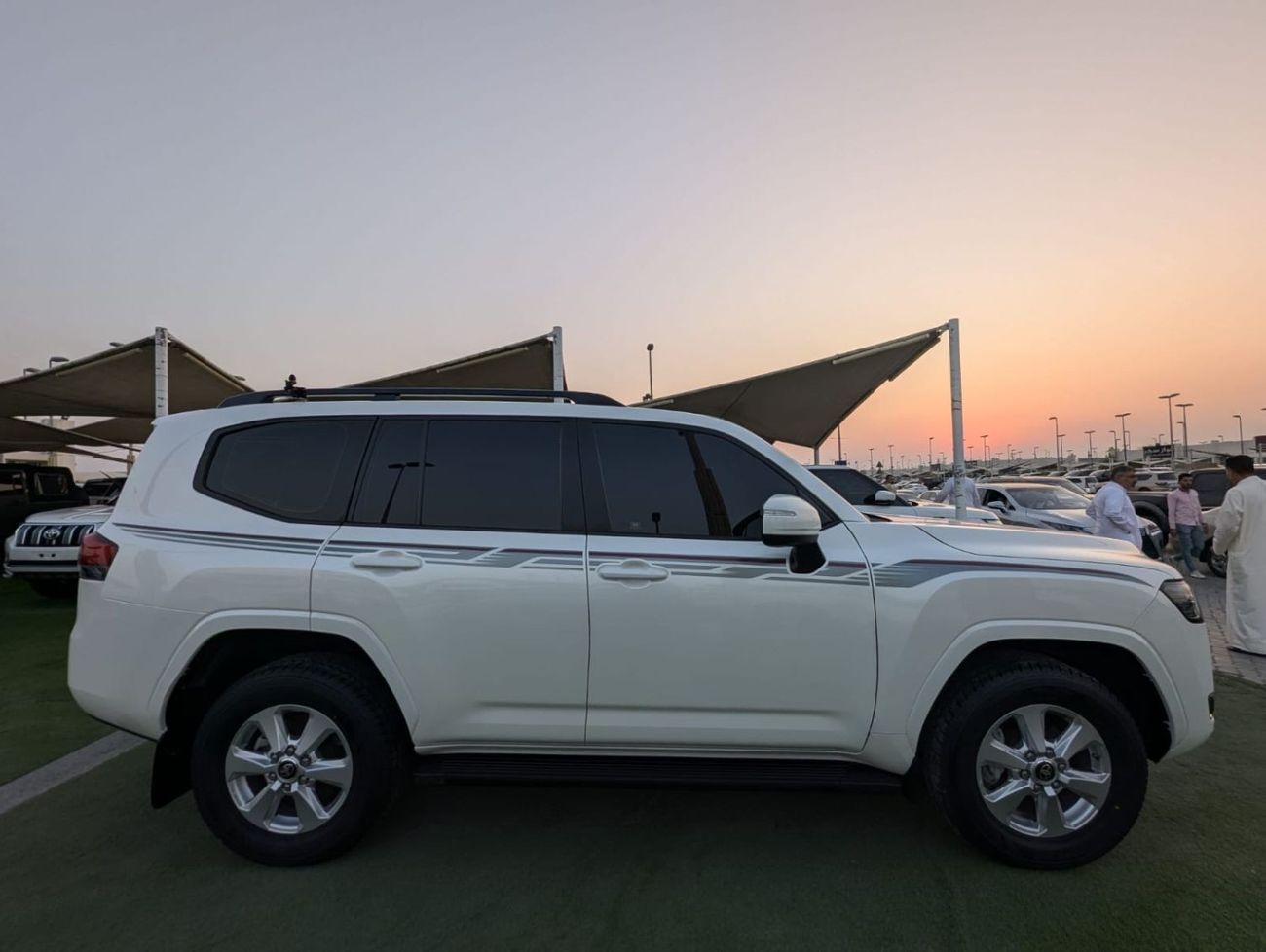 Toyota Land Cruiser GXR 4.0L Toyota land Cruiser 2023 GXR V6 4.0L clean car without accident without paint available in