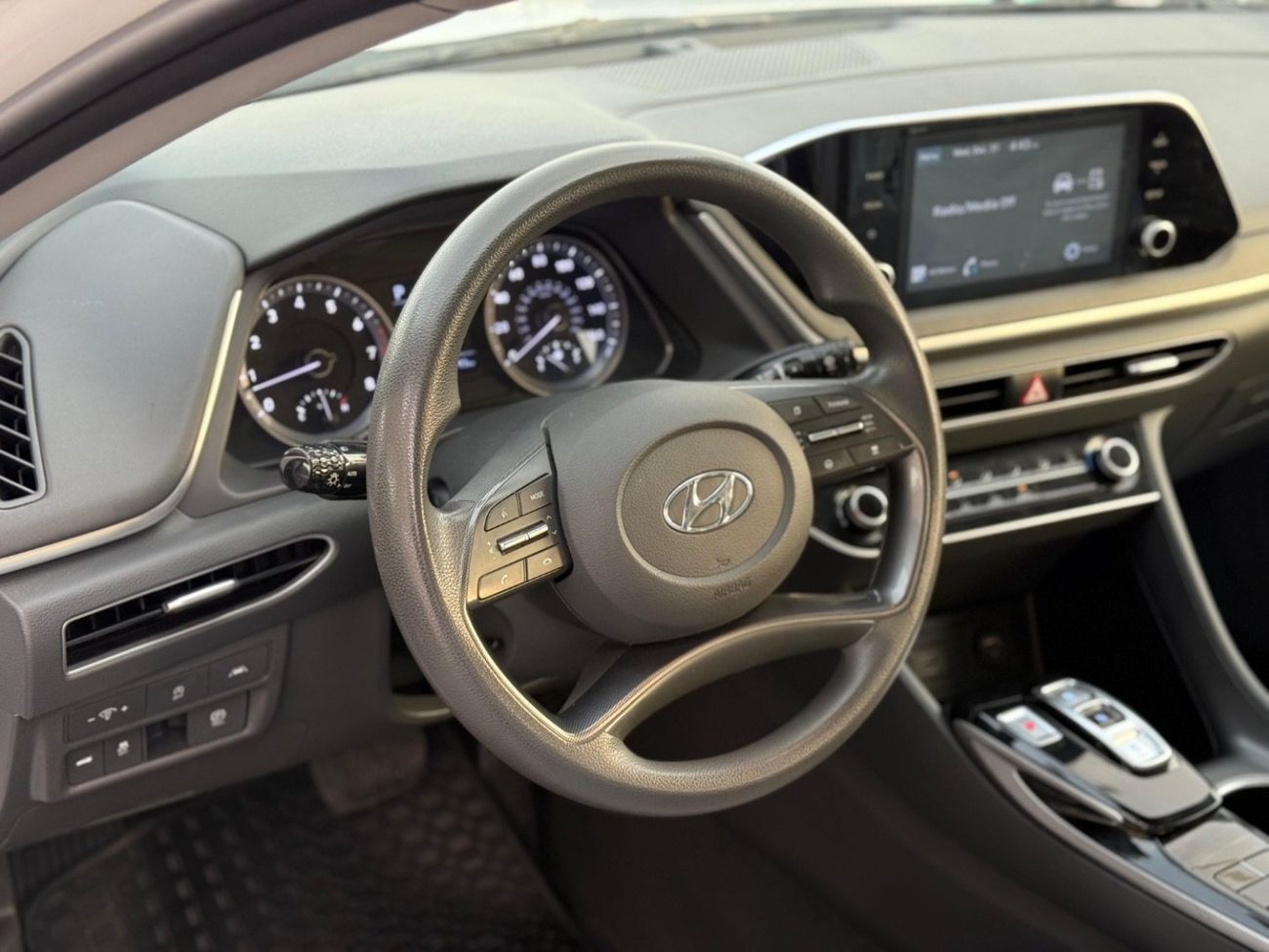 Hyundai Sonata Base 2.5L