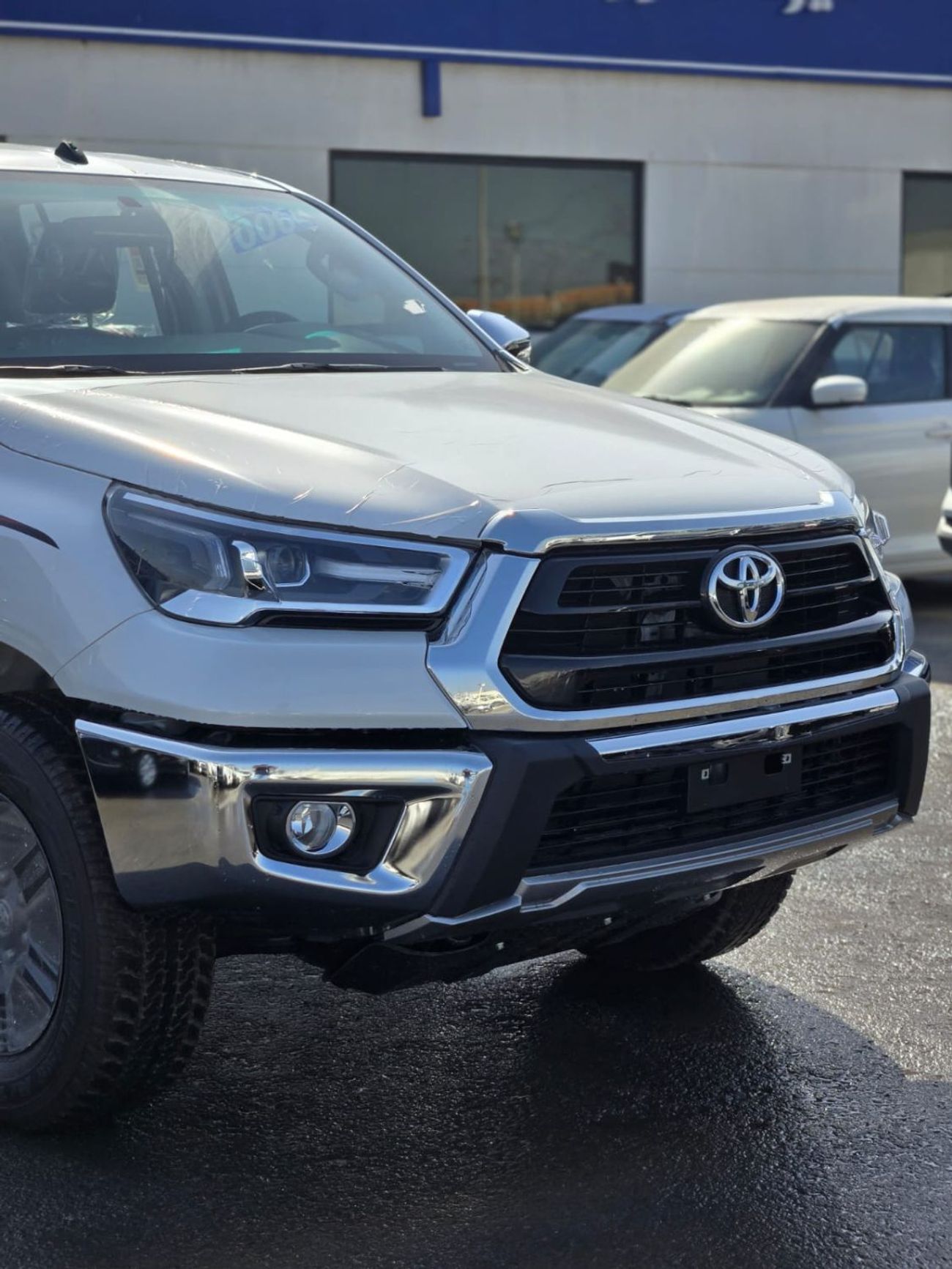 Toyota Hilux 2.7L PETROL A/T GLXS SPS DOUBLE CABIN FULL OPTION PICKUP