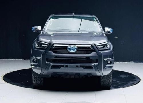 Toyota Hilux Toyota Hilux 2015 Model SR5 2.8 4x4 Diesel engine Colour Grey push start Transmission Automatic Inte