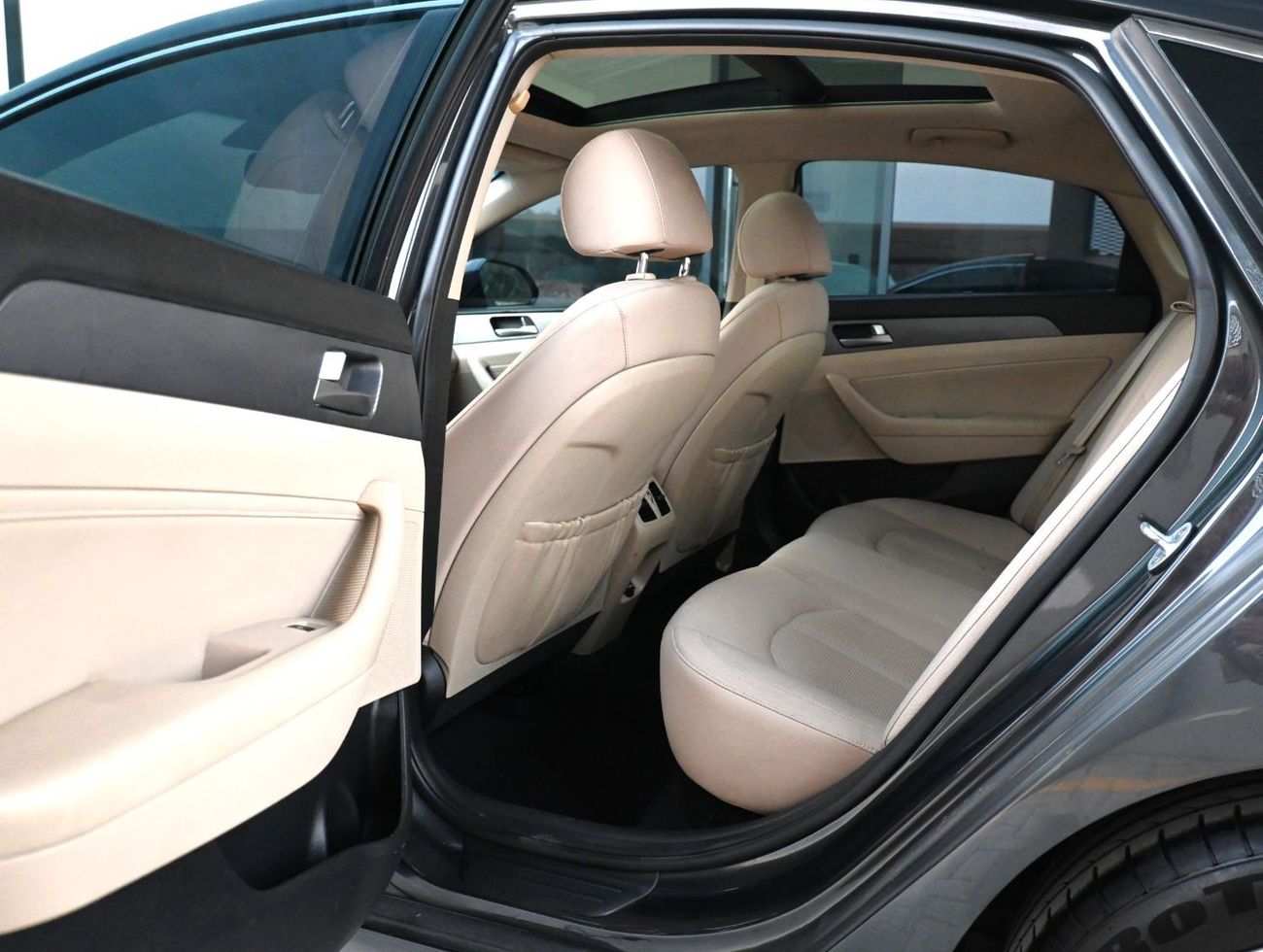 Hyundai Sonata Limited Hyundai Sonata 2019 GCC mid-range in excellent condition, inside and out