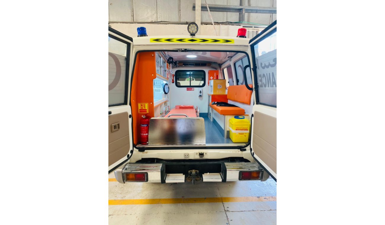 Toyota Land Cruiser 70 HZJ78 4x4 Ambulance