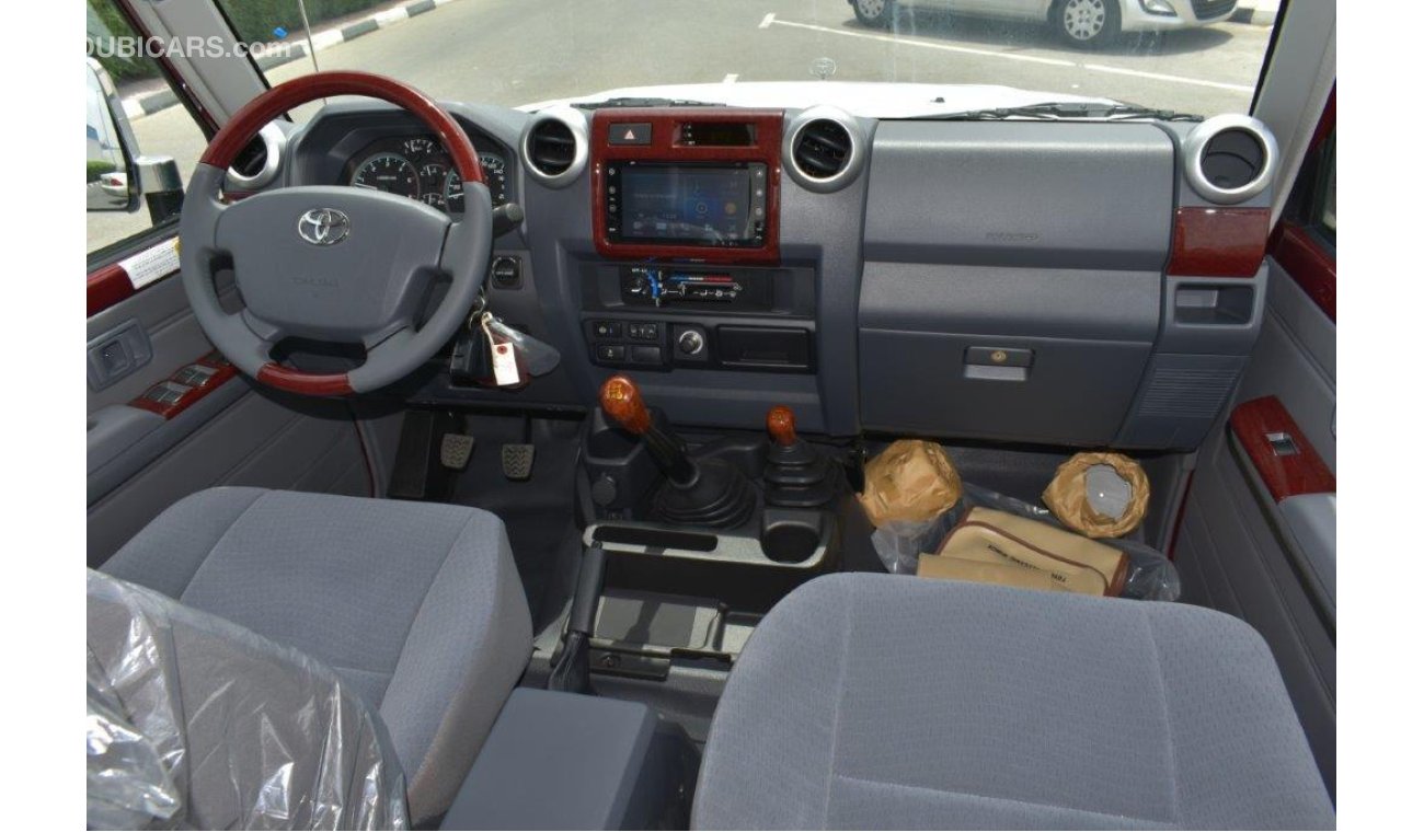 تويوتا لاند كروزر بيك آب 79 DOUBLE CAB LIMITED LX V8 4.5L TURBO DIESEL 5 SEAT MT