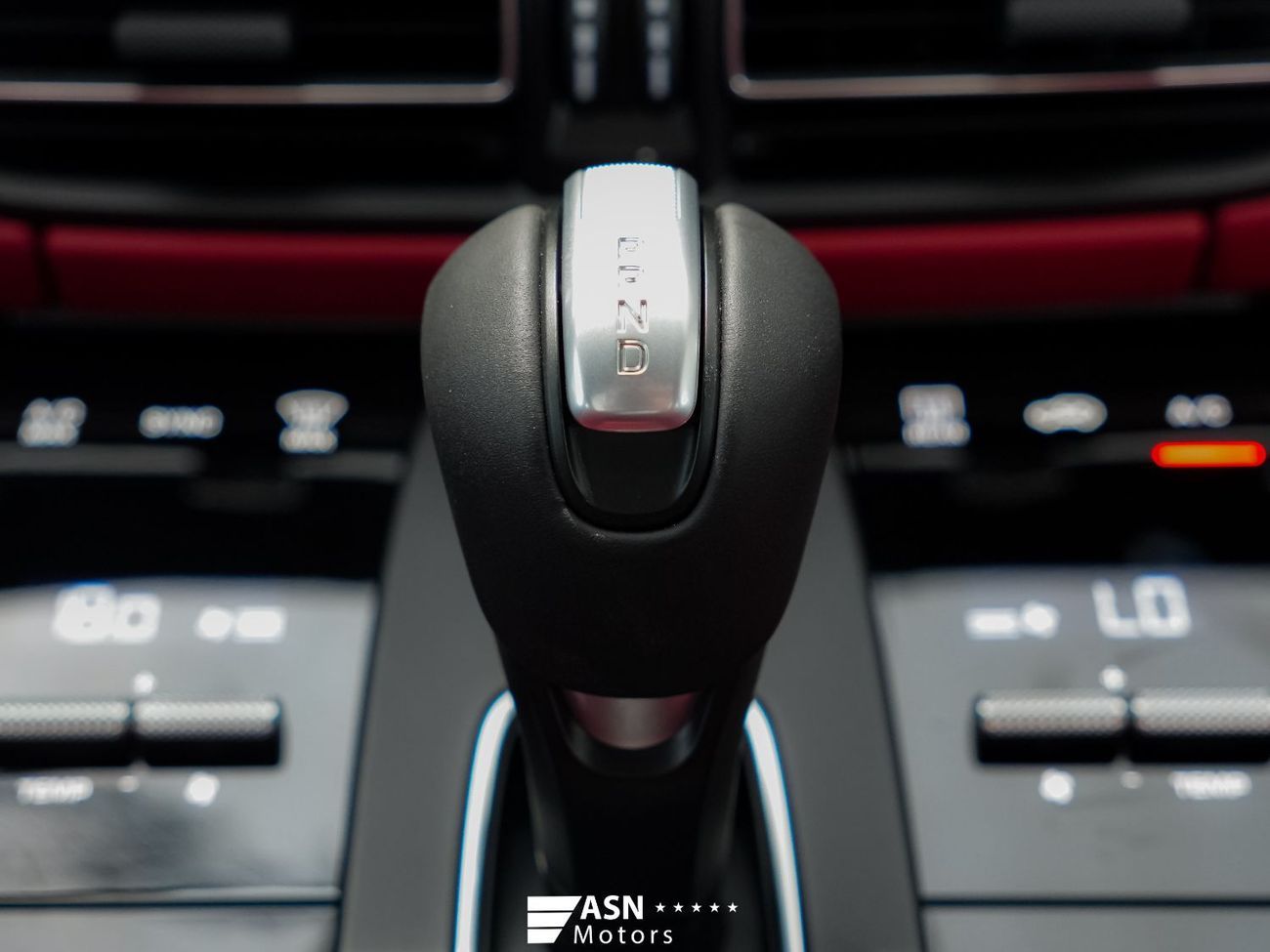 بورش ماكان Pursuing Dreams Edition 2025 2.0 Turbo (Export Price)