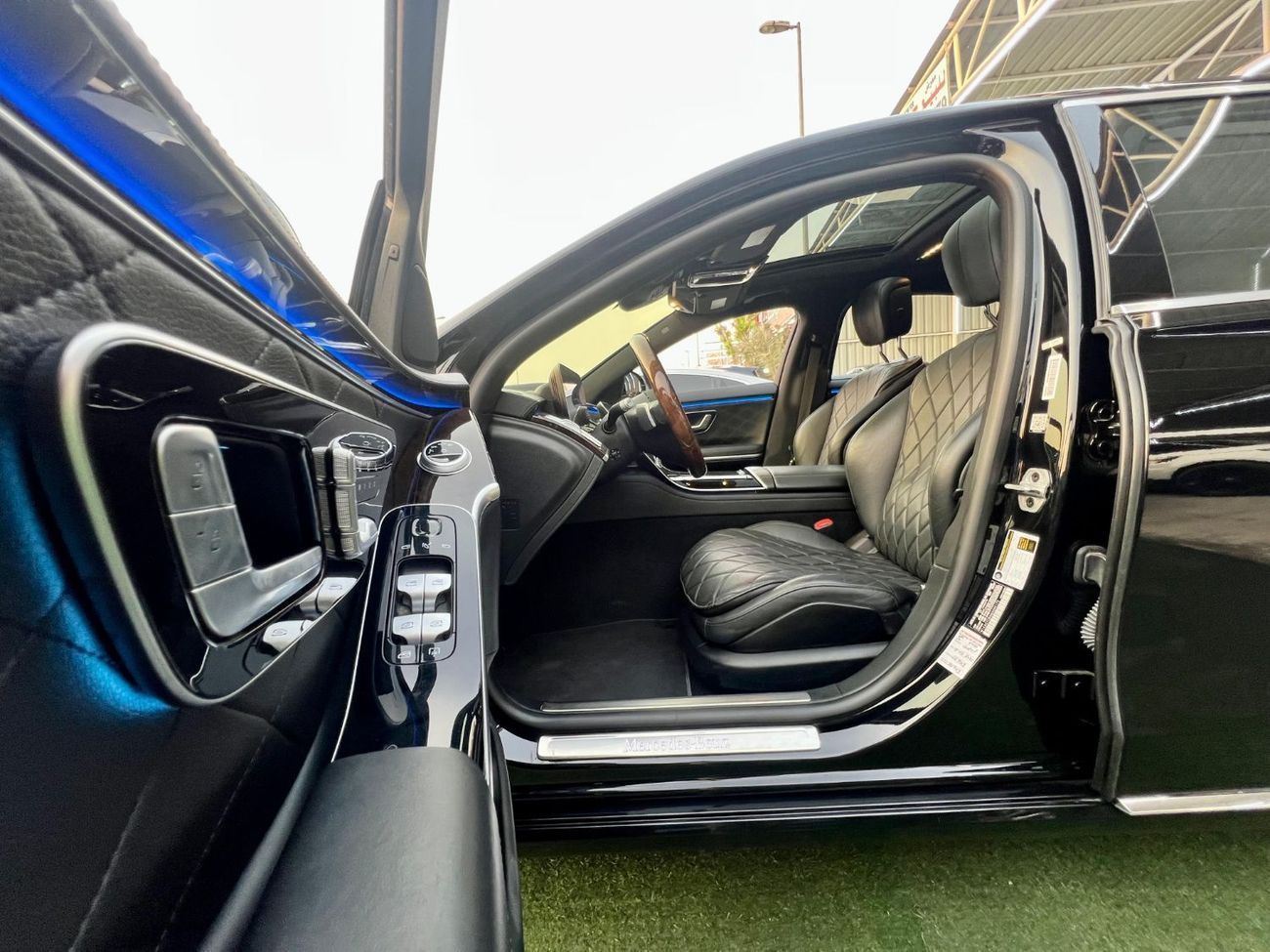 Mercedes-Benz S 580 4MATIC Exclusive 4.0L warranty one year bank financie available