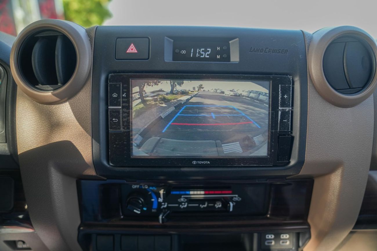 Toyota Land Cruiser 70 DX 2.8L TOYOTA LC76 2.8L T/DSL-E M/T