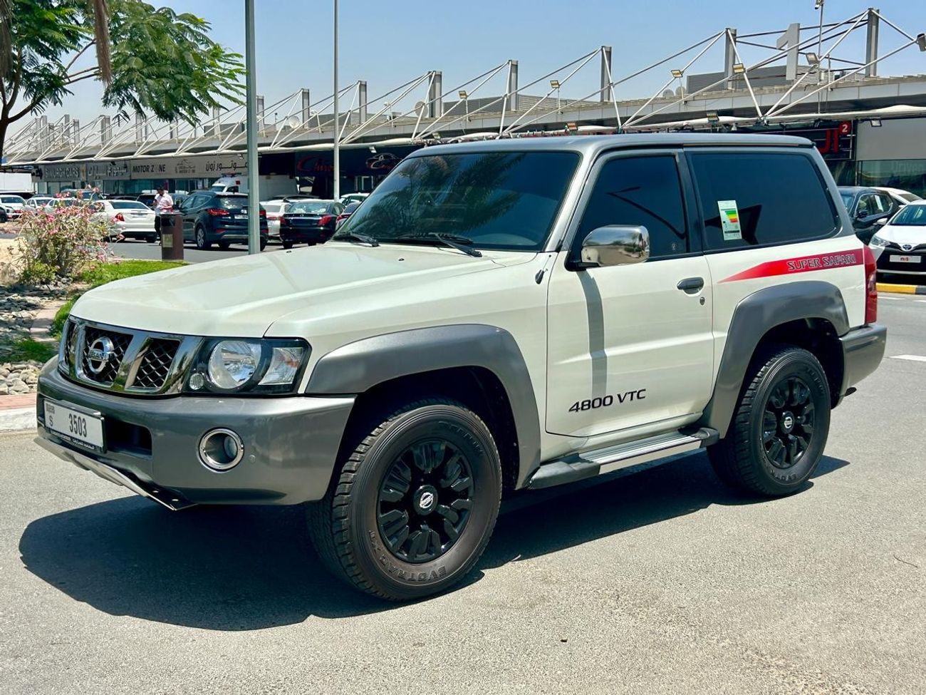 نيسان باترول سوبر سفاري 2 DOOR MANUAL TRANSMISSION GCC NO ACCIDENTS