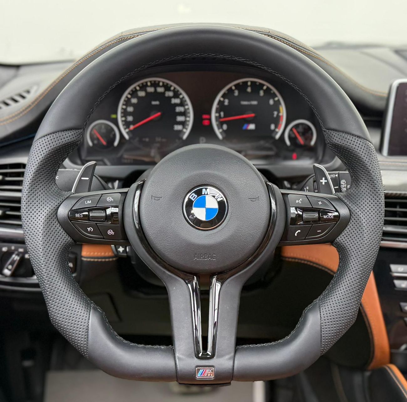 BMW X5M Std 4.4L 2017 BMW X5 M ,Warranty ,Full BMW Service History ,Excellent Condition ,GCC