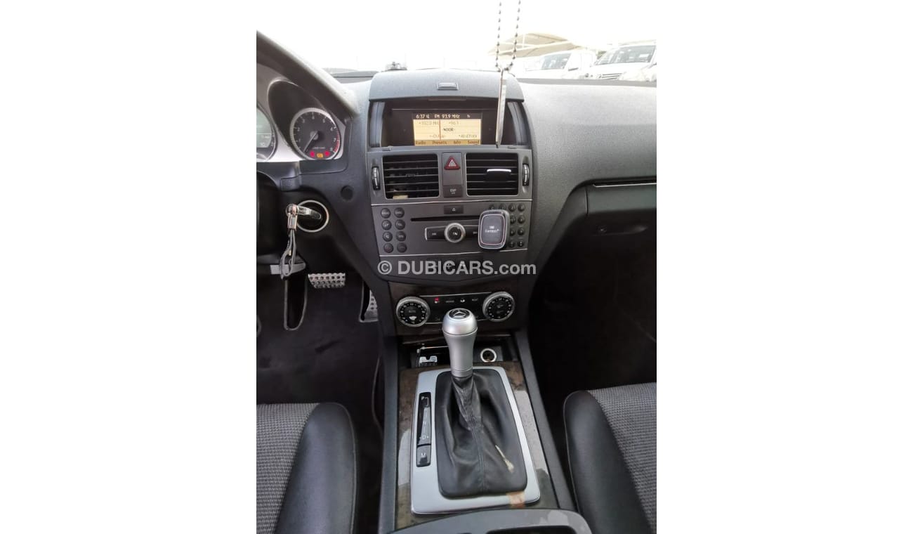 Mercedes-Benz C 300 Mercedes C300 2010 Gcc Specefecation Full Option Number 1