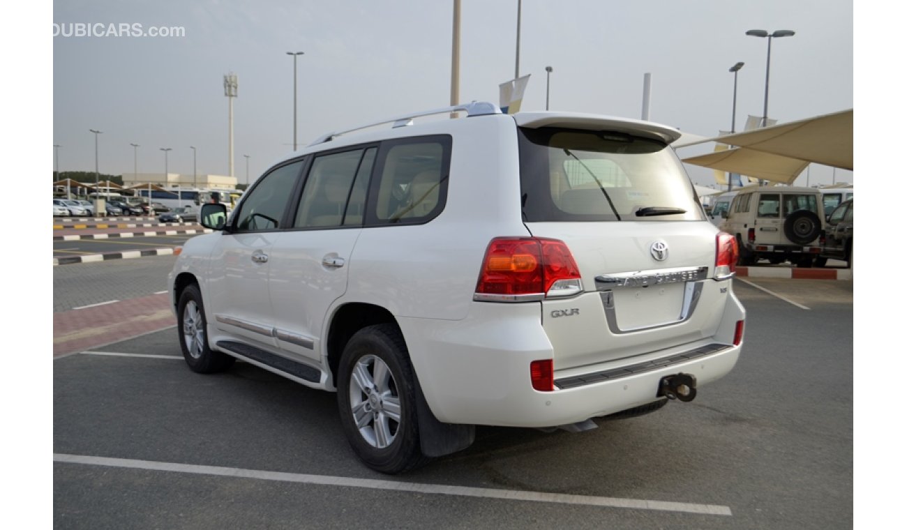 Toyota Land Cruiser GXR V8