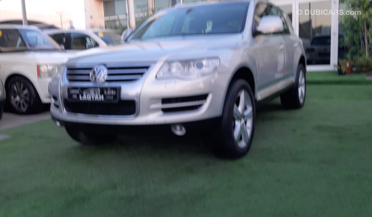 Volkswagen Touareg G C C - numberone - hatch - leather - sensors - alloy wheels - CD player - fog lights - in excellent