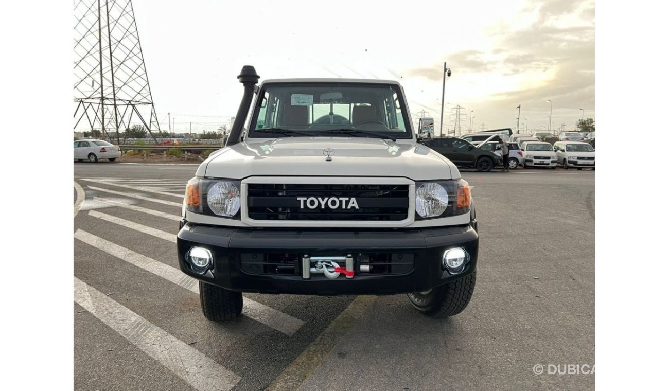 تويوتا لاند كروزر بيك آب 2022 Toyota Land Cruiser 70th / 0km Pickup 4 Doors 4.0L V6 Patrol