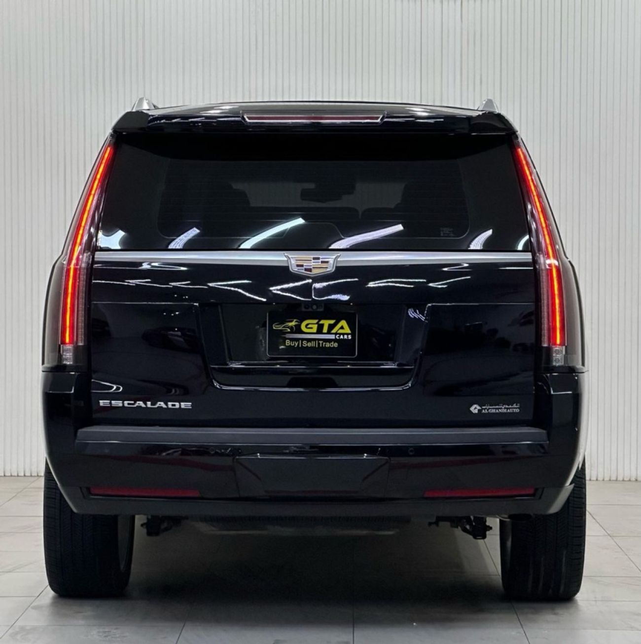 كاديلاك إسكالاد Std 6.2L 2019 Cadillac Escalade, 6.2 V8 4WD, 420bhp, 10 Auto Speed Gearbox. AED 199,000 or AED 3,117