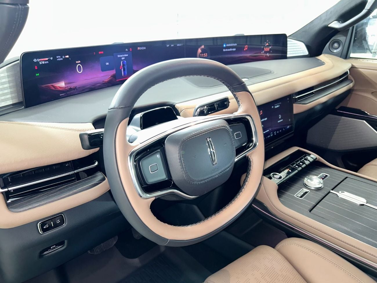 Lincoln Navigator Presidential 3.5L N1925 / AL TAYER MOTORS / AL QOUZ SHOWROOM