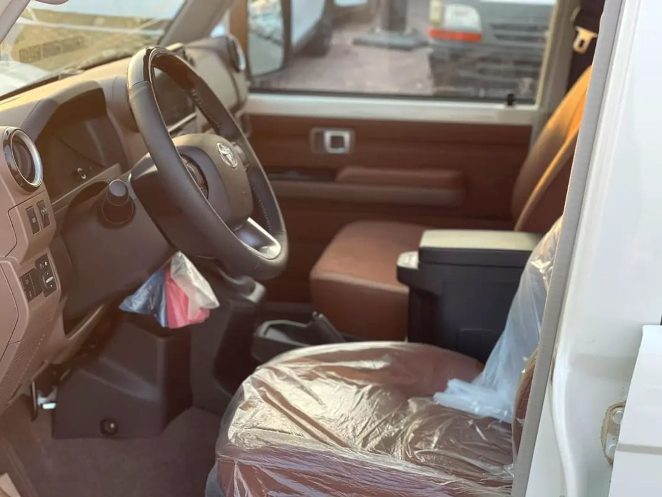 تويوتا لاند كروزر 70 HT VXR LC 76 LX 4.0L A/T GCC Specs SAUDI