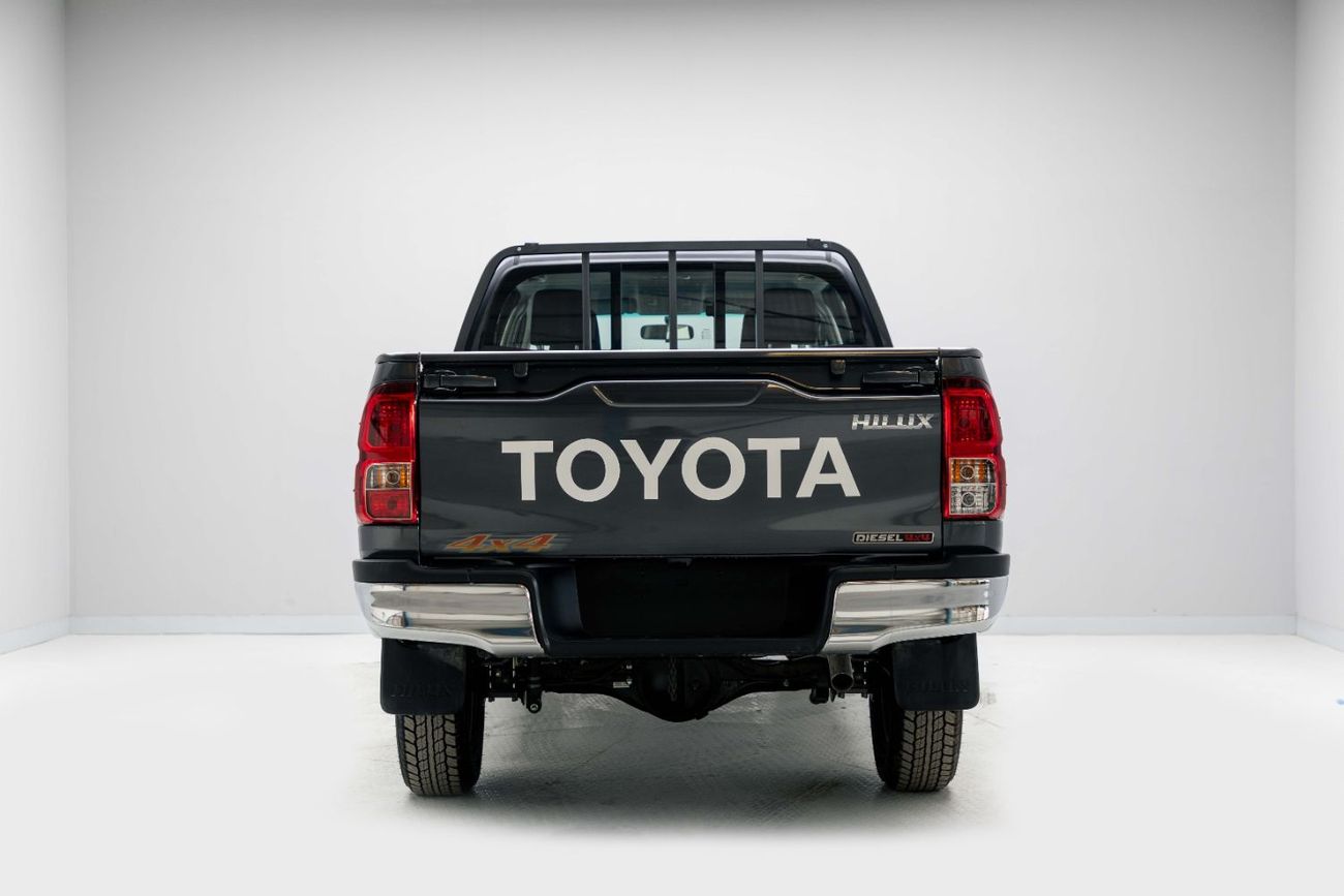 تويوتا هيلوكس 2.4L - Diesel - Manual - Grey Mettalic Inside Black | Export Only