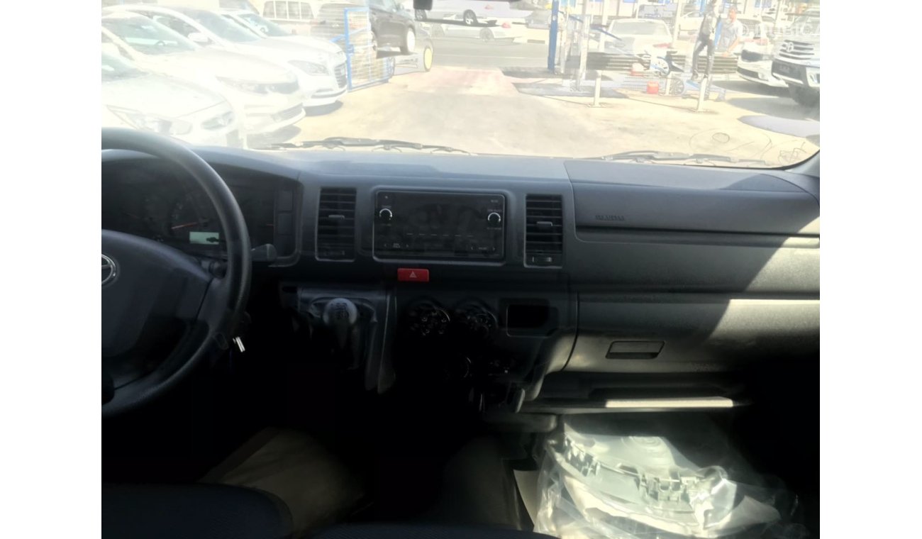 Toyota Hiace DISEL 15 seats