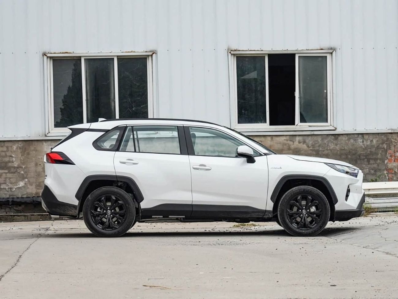Toyota RAV4 Hybrid 2.5L E-CVT 4WD Elite Plus Trim