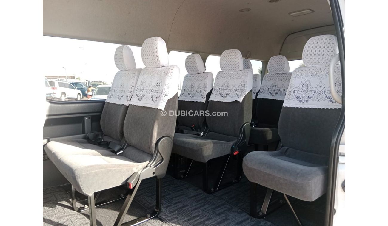 Toyota Hiace TOYOTA HIACE COMMUTER VAN RIGHT HAND DRIVE(PM05477)