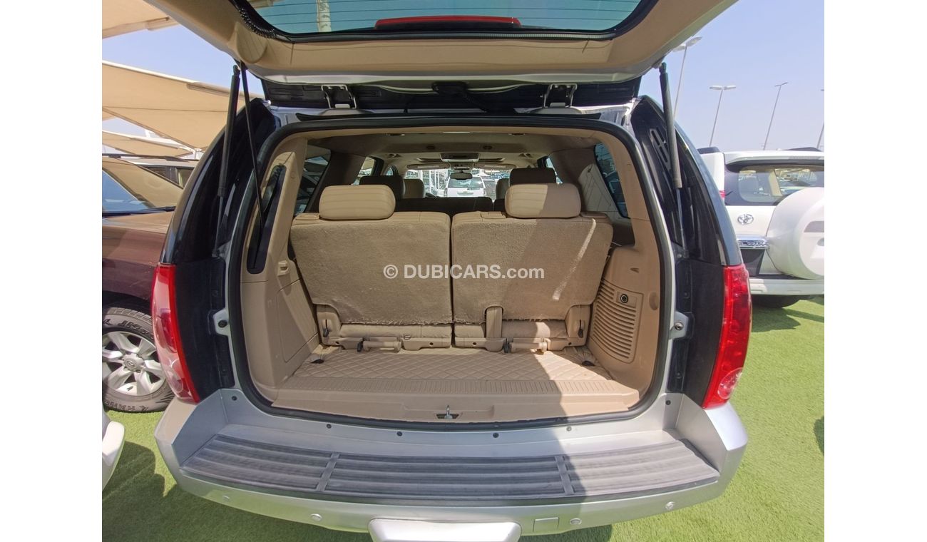 GMC Yukon car in excellent condition with no accidents