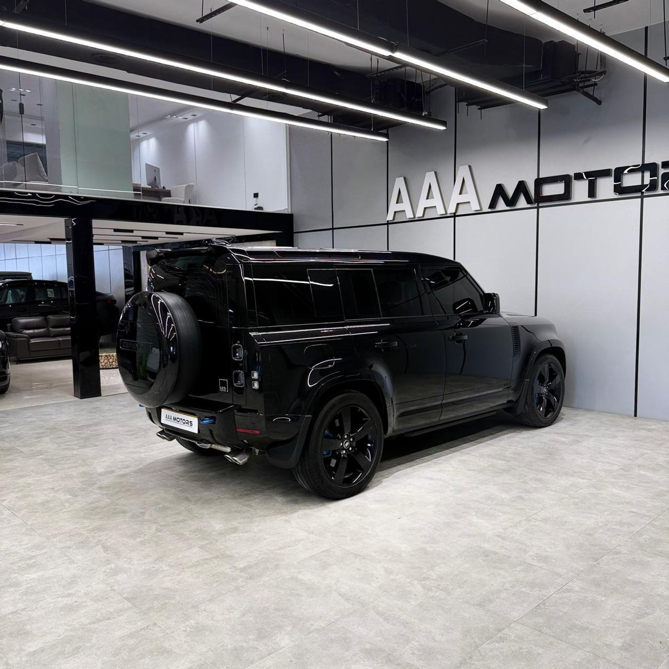 Land Rover Defender 110 X P525 5.0L | GCC Specs | Under Warranty