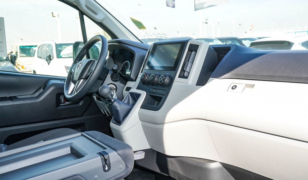 Toyota Hiace 3.5L V6 M/T