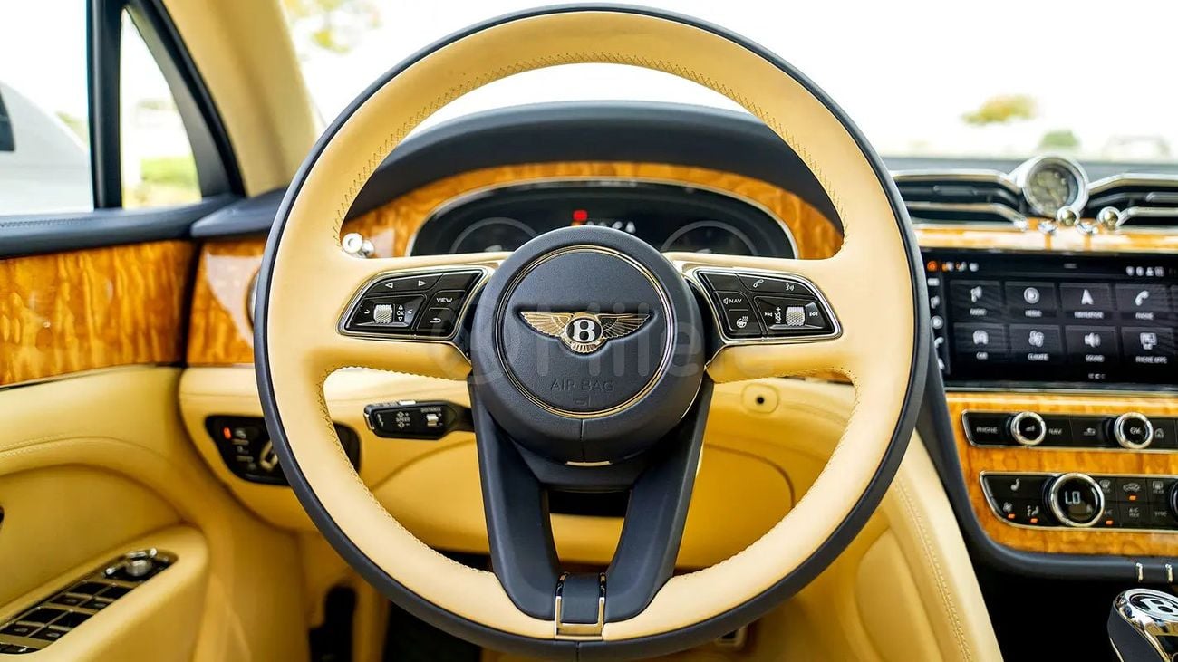 بنتلي بينتايجا 1-YEAR WARRANTY + SERVICE INCLUDED | IN-HOUSE FINANCING | 0% DOWNPAYMENT (BANK)