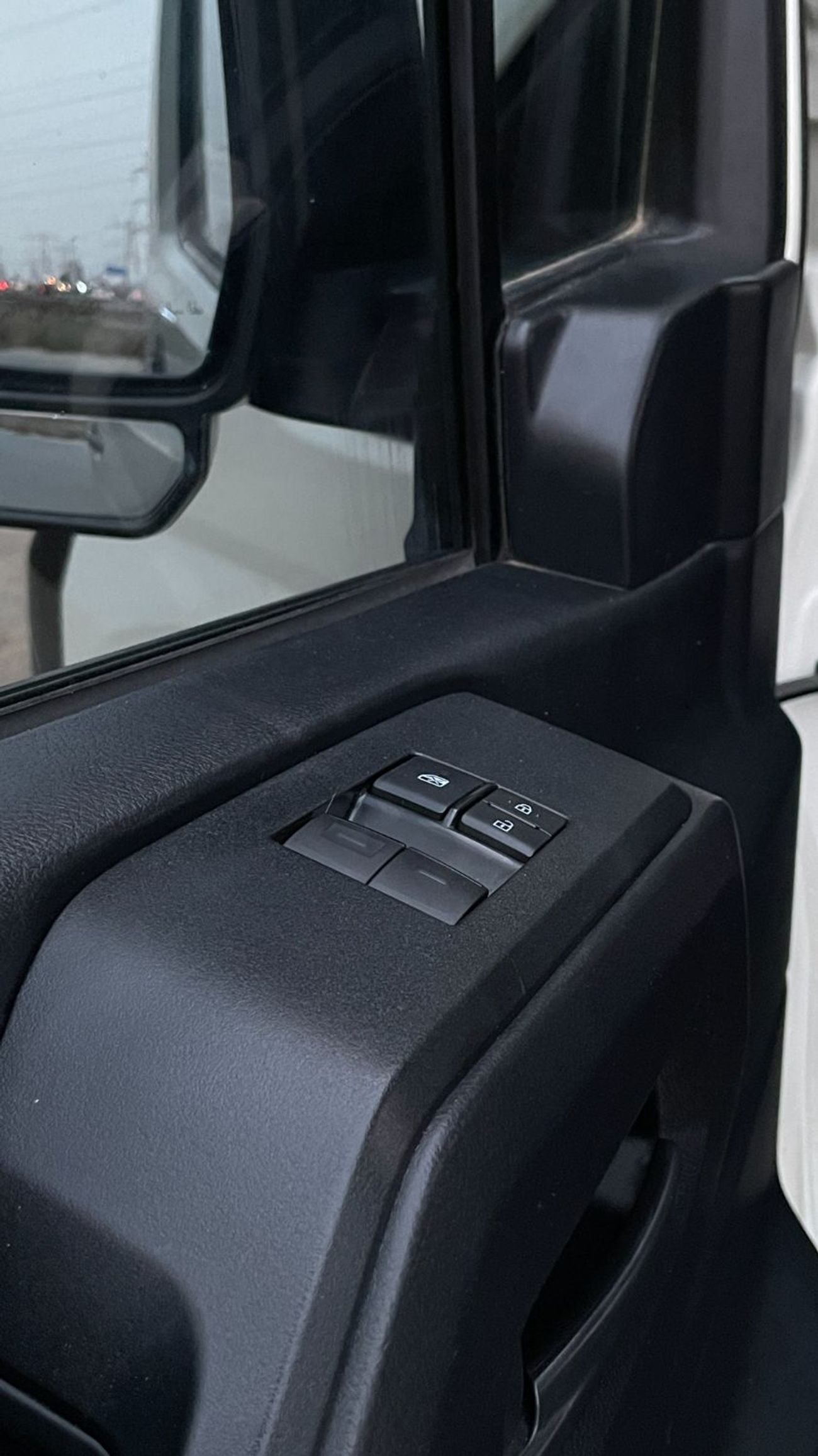 Toyota Hiace GL ACCIDENTS FREE - GCC - V6 - HIGHROOF - PERFECT CONDITION INSIDE OUT