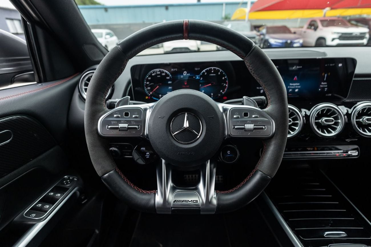 مرسيدس بنز GLB 35 AMG 4MATIC 2.0L (302 HP)