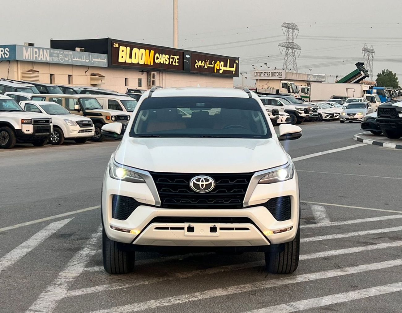 تويوتا فورتونر 2022  Toyota Fortuner EXR 2.7L (160 HP)V4 -AWD 4x4 - GCC Rear Sensor - Cruise Control