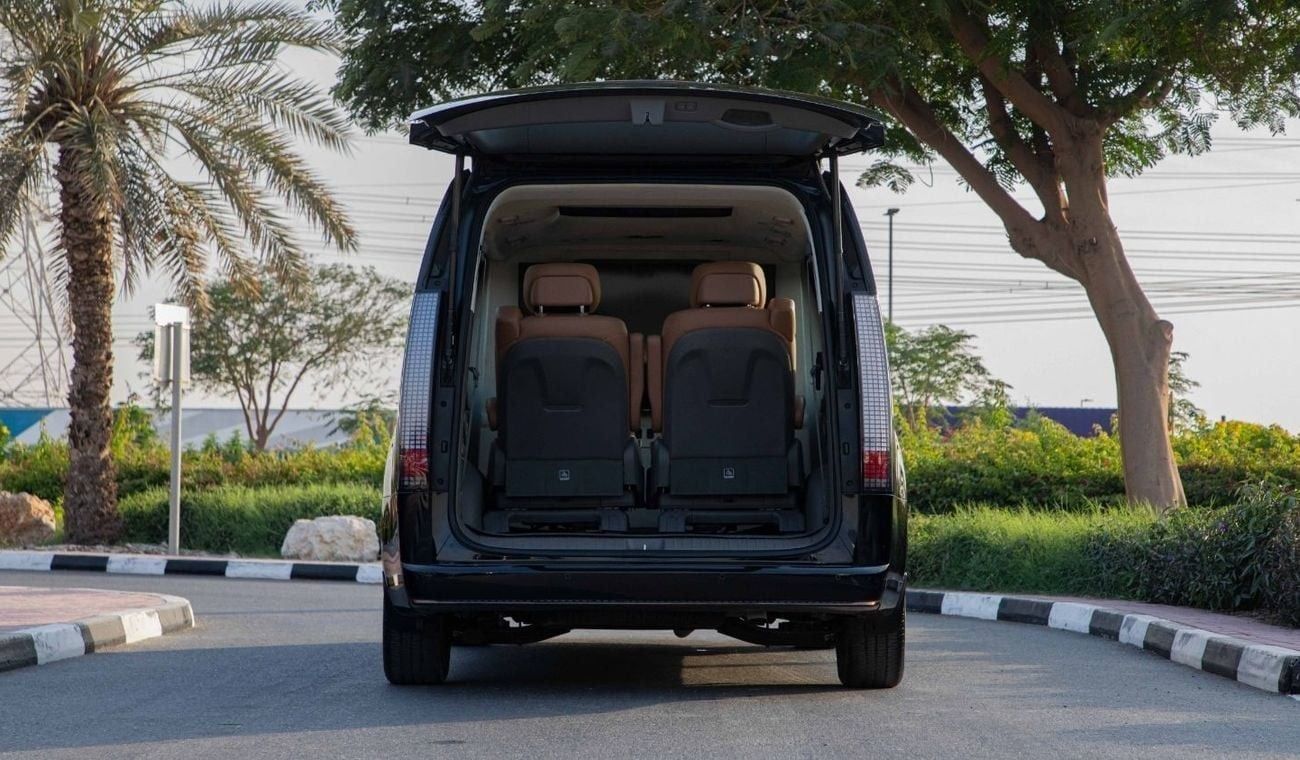 Hyundai Staria VIP 4-seater/GCC/2 Years Warranty/2022