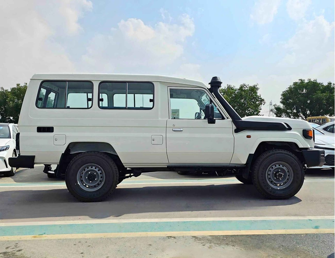 تويوتا لاند كروزر 70 / LC78 4.5L DIESEL / 3 DOOR / M/T / WINCH SNORKEL / CODE#69035