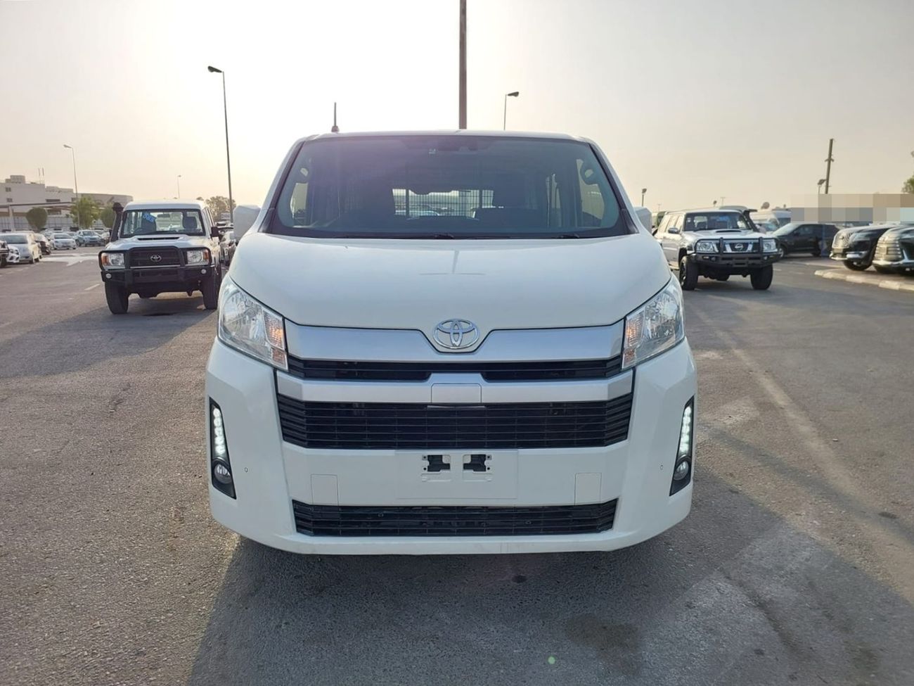 Toyota Hiace TOYOTA HIACE VAN RHD 2021 MODEL 2.8 L DIESEL AUTOMATIC(PM22720)