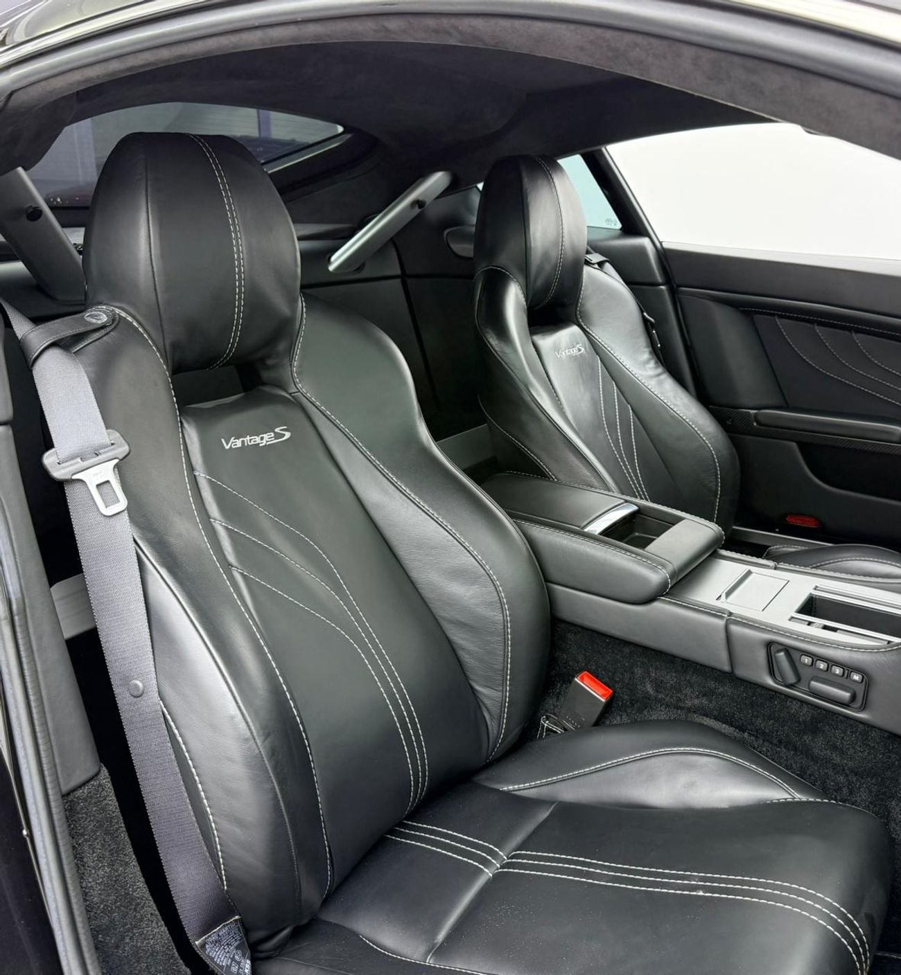 Aston Martin Vantage V8 S 4.7L 2013 Aston Martin Vantage S, Aston Martin Warranty+Full Service History, GCC