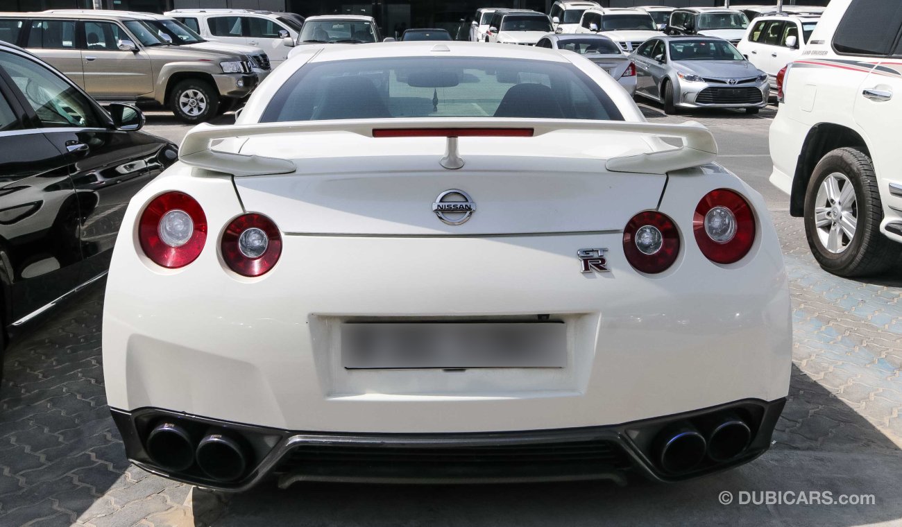 Nissan GT-R