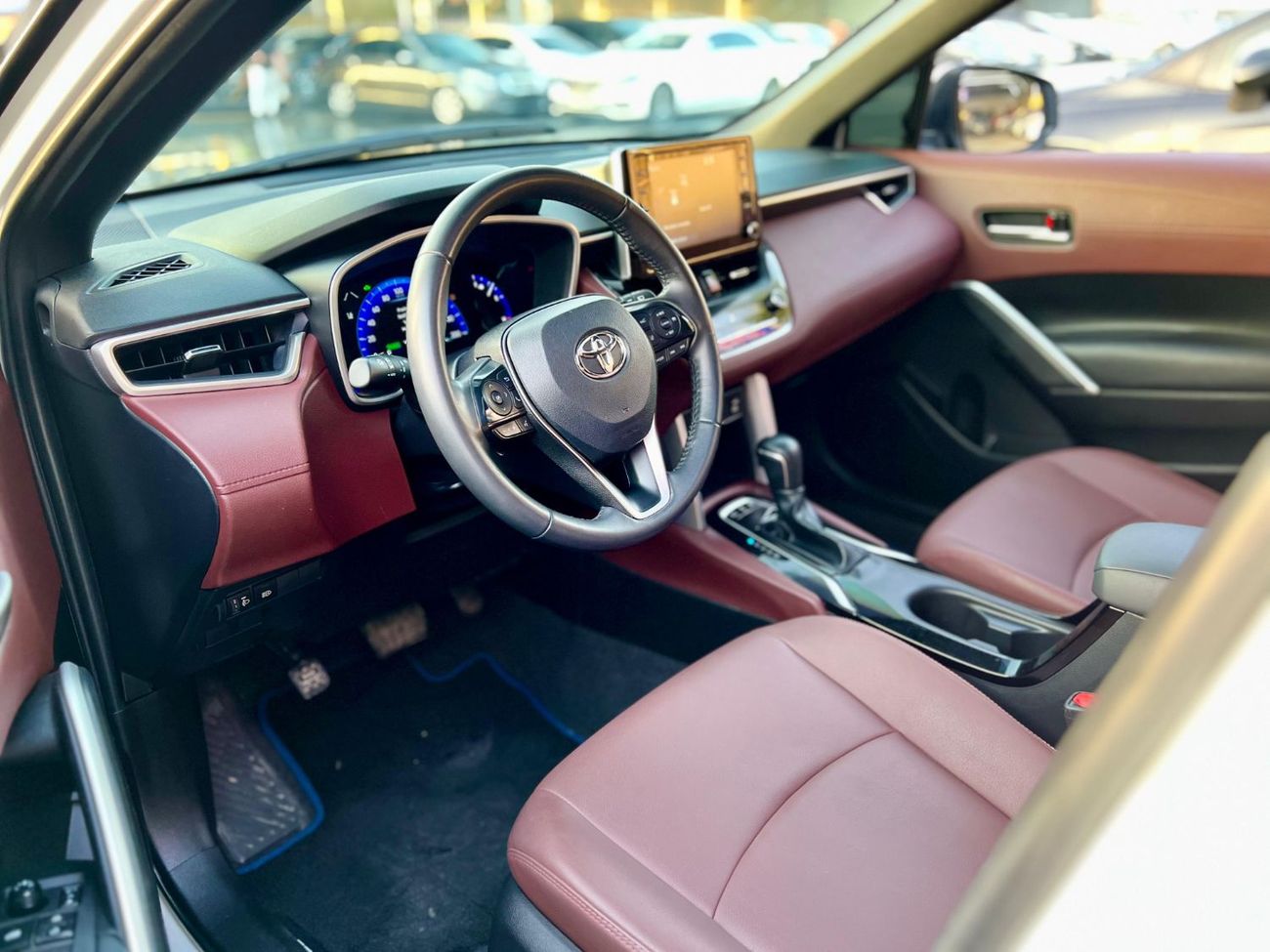 Toyota RAV4 2.5L VXR Hybrid gcc warranty one year bank financie available