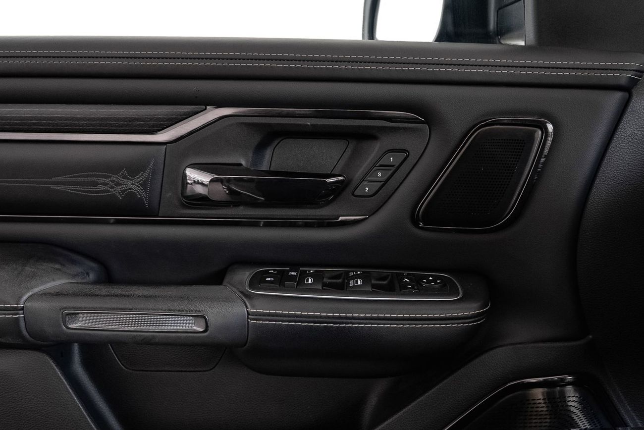 RAM 1500 Limited 5.7L (5 Seater)