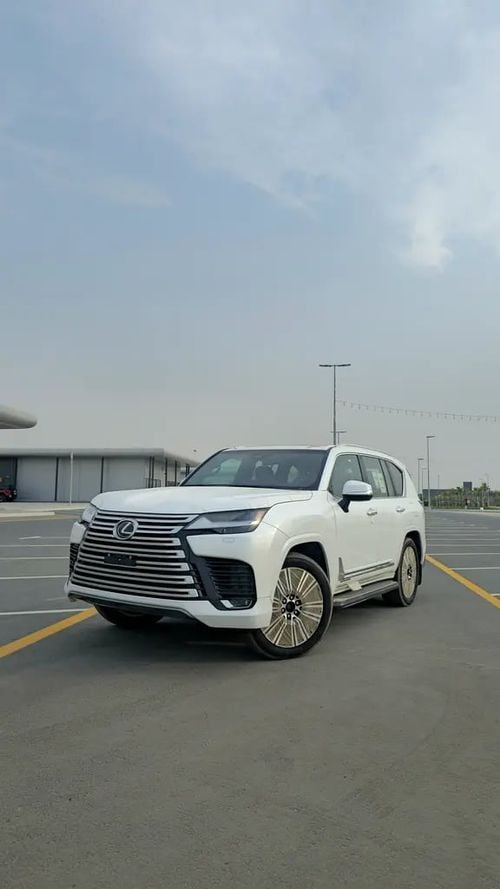لكزس LX 600 SIGNATURE omani spec with park and soft door | GCC Specs | Brand