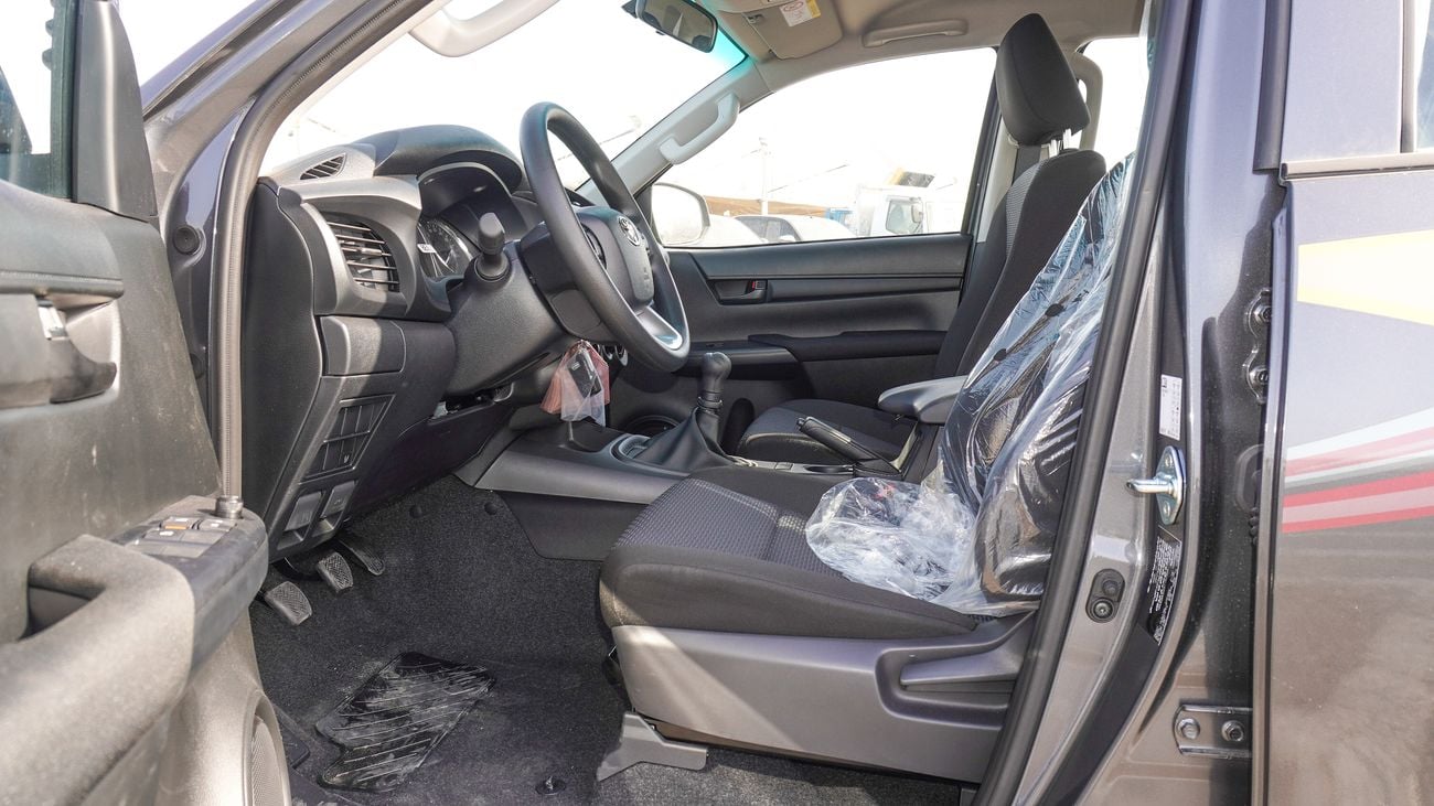 Toyota Hilux 2.4L Diesel 4WD M/T
