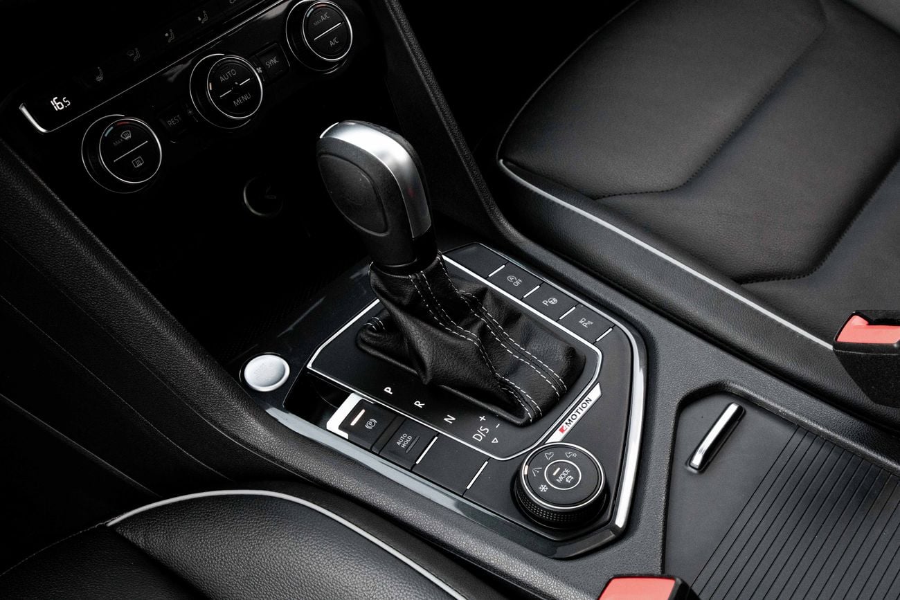 Volkswagen Tiguan Tiguan R-Line | 1,567 P.M | 0% Downpayment | FSH | Perfect Condition!