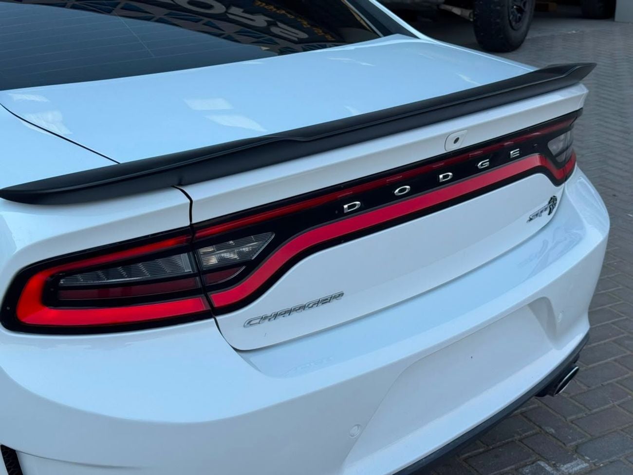 Dodge Charger HELLCAT 707HP / 6.2L V8 / LOW MILEAGE / SUNROOF / LEATHER SEATS / BLIND SPOTS / REMOTE START