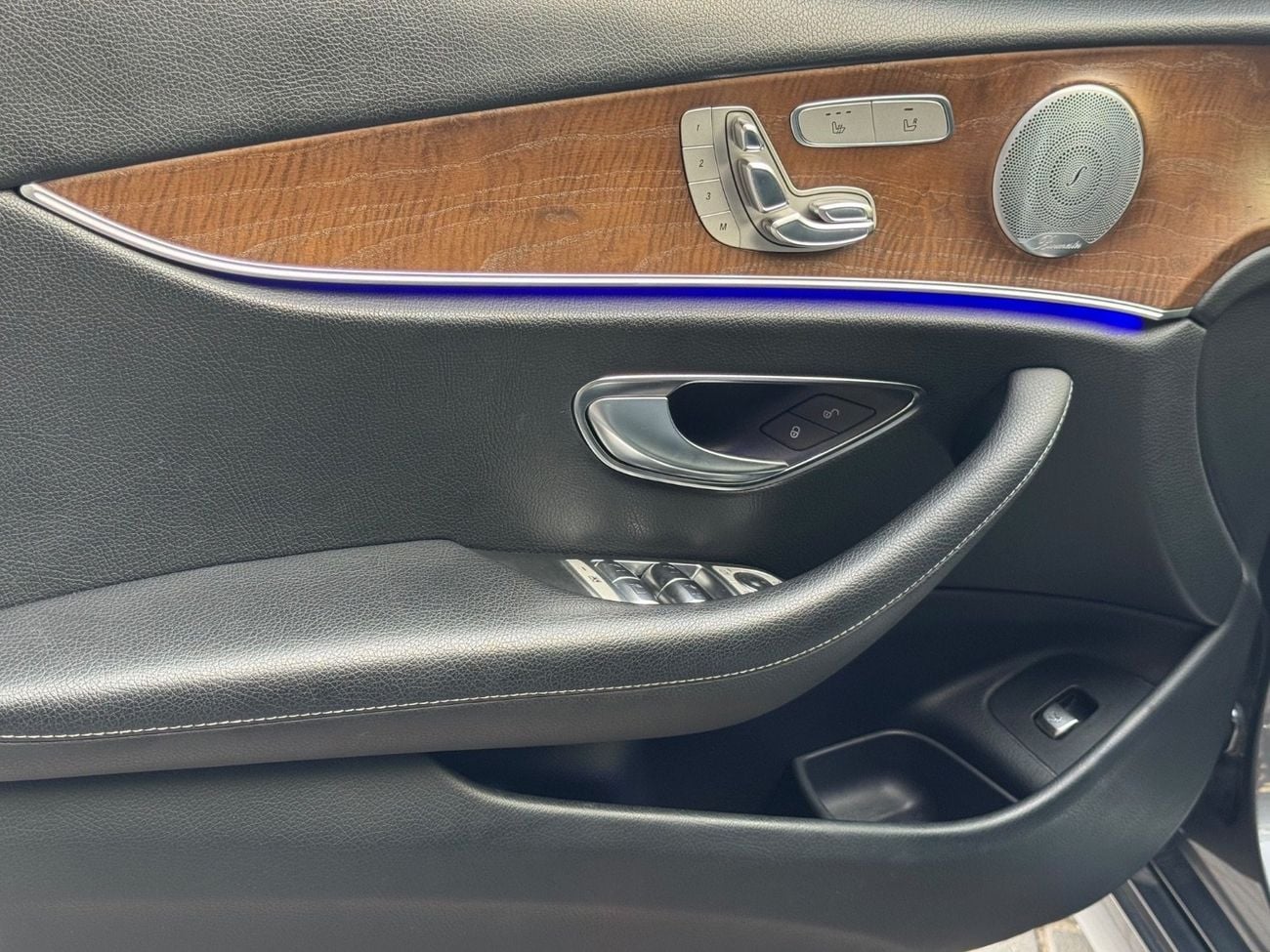 Mercedes Benz E 450 PREMIUM PLUS V6 3.0L TT / BURMESTER SOUND SYSTEMS / 360 CAMERA / AMBIENT LIGTING 64 colors/ RADAR  .../