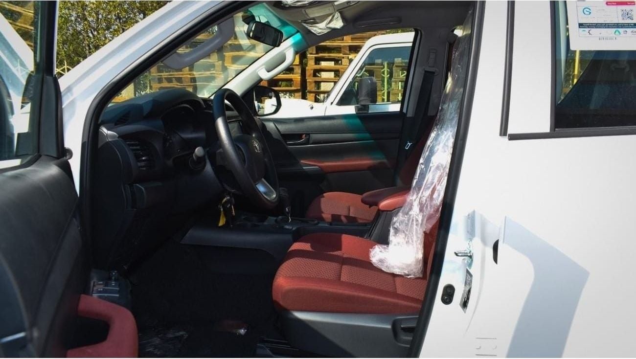 تويوتا هيلوكس TOYOTA HILUX DLX 2.4 PETROL AUTOMATIC 2024 GCC OMAN