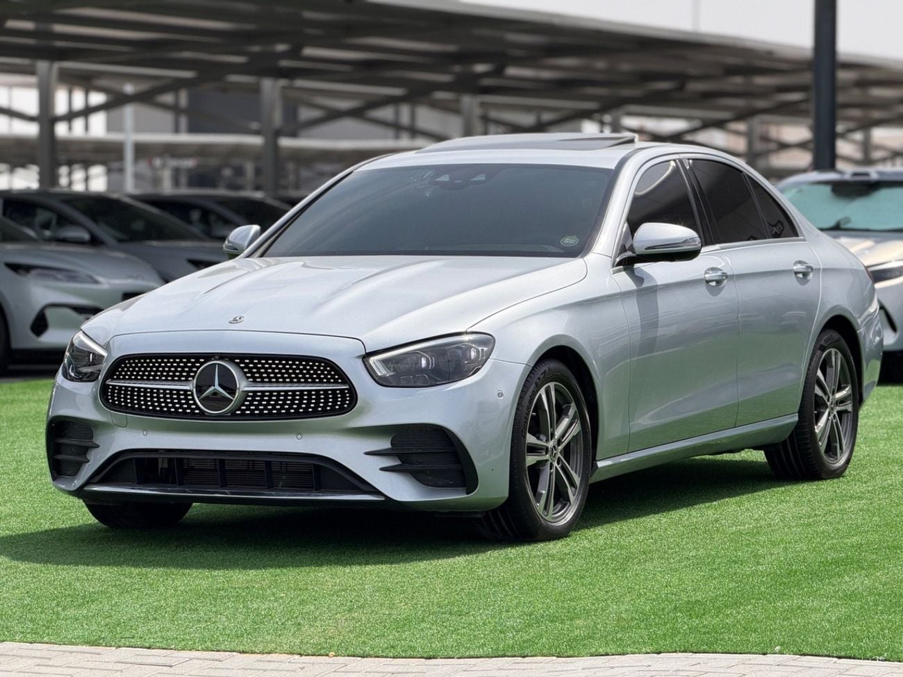 Mercedes-Benz E 350 Mercedes-Benz E350 / 2022 / Korean / 22,000KM / 2 Keys