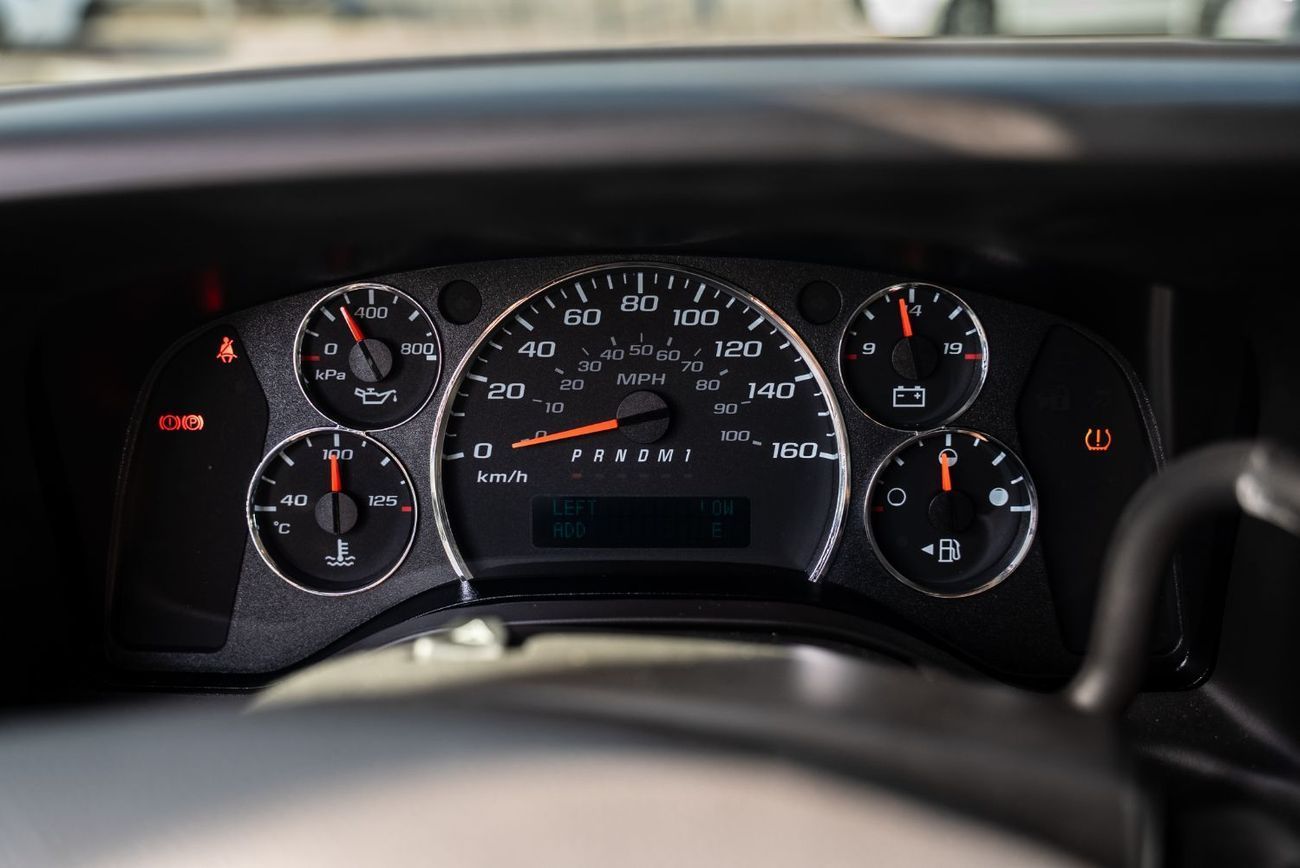 GMC Savana 3500 Cargo Extended Wheelbase 2023 GCC 6.6L V8 0Kms