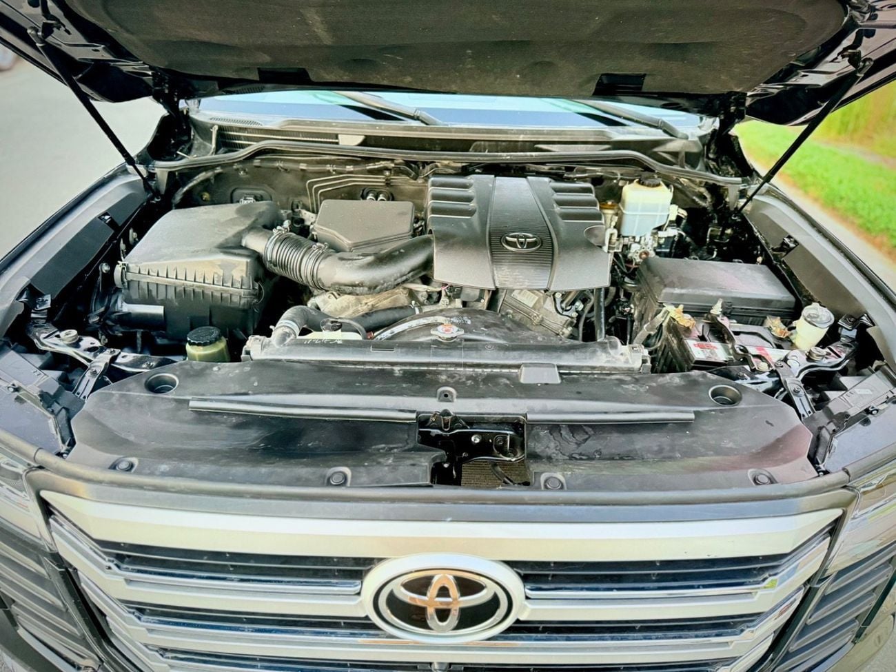تويوتا لاند كروزر GXR 2019 FACELIFTED 2025 WITH INTERIOR AND EXTERIOR V6 4.0L GCC IN EXCELLENT CONDITION