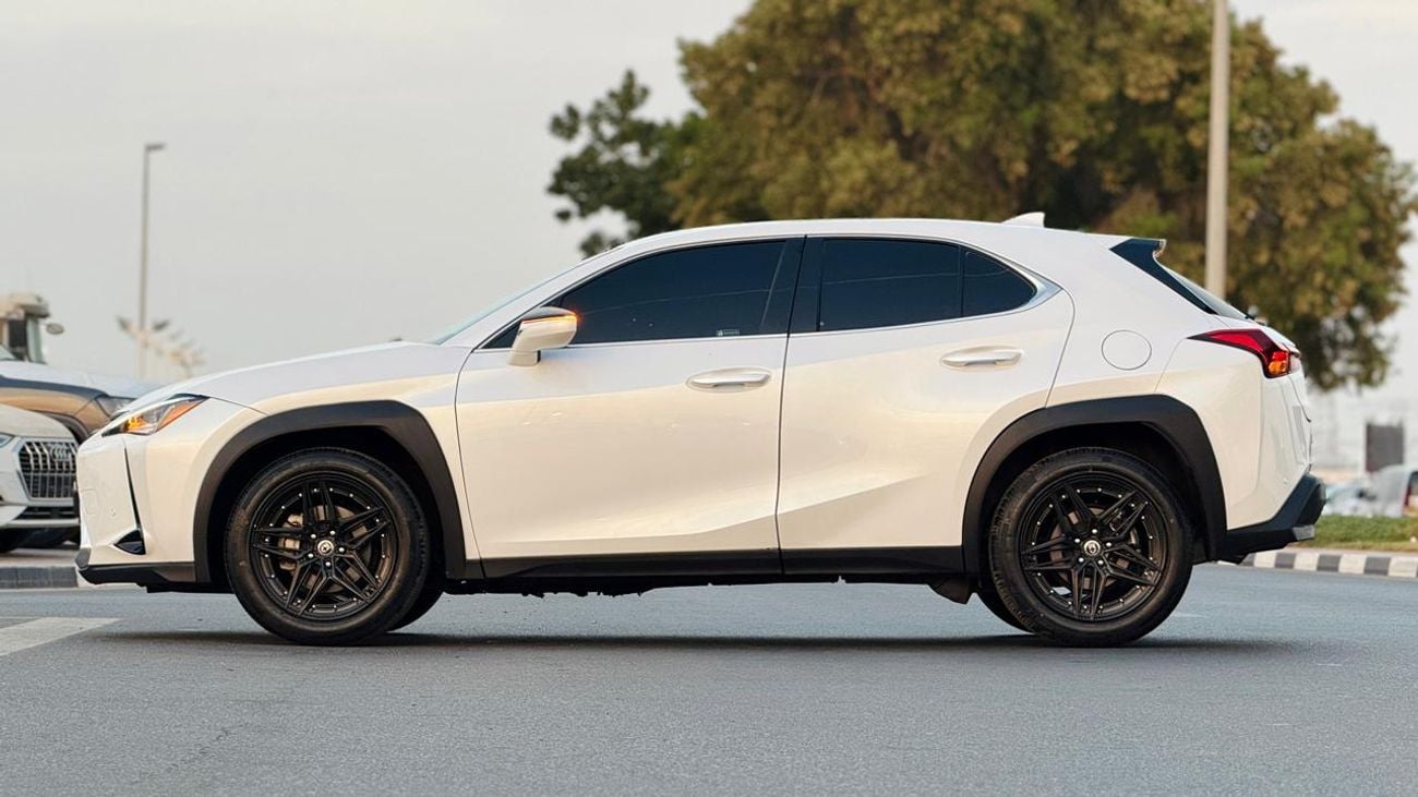 لكزس UX 200 PUSH START | LEATHER SEATS | AT | 2.0L PETROL | BACK CAMERA | ELECTRIC HEATED & POWER SEATS | 2023