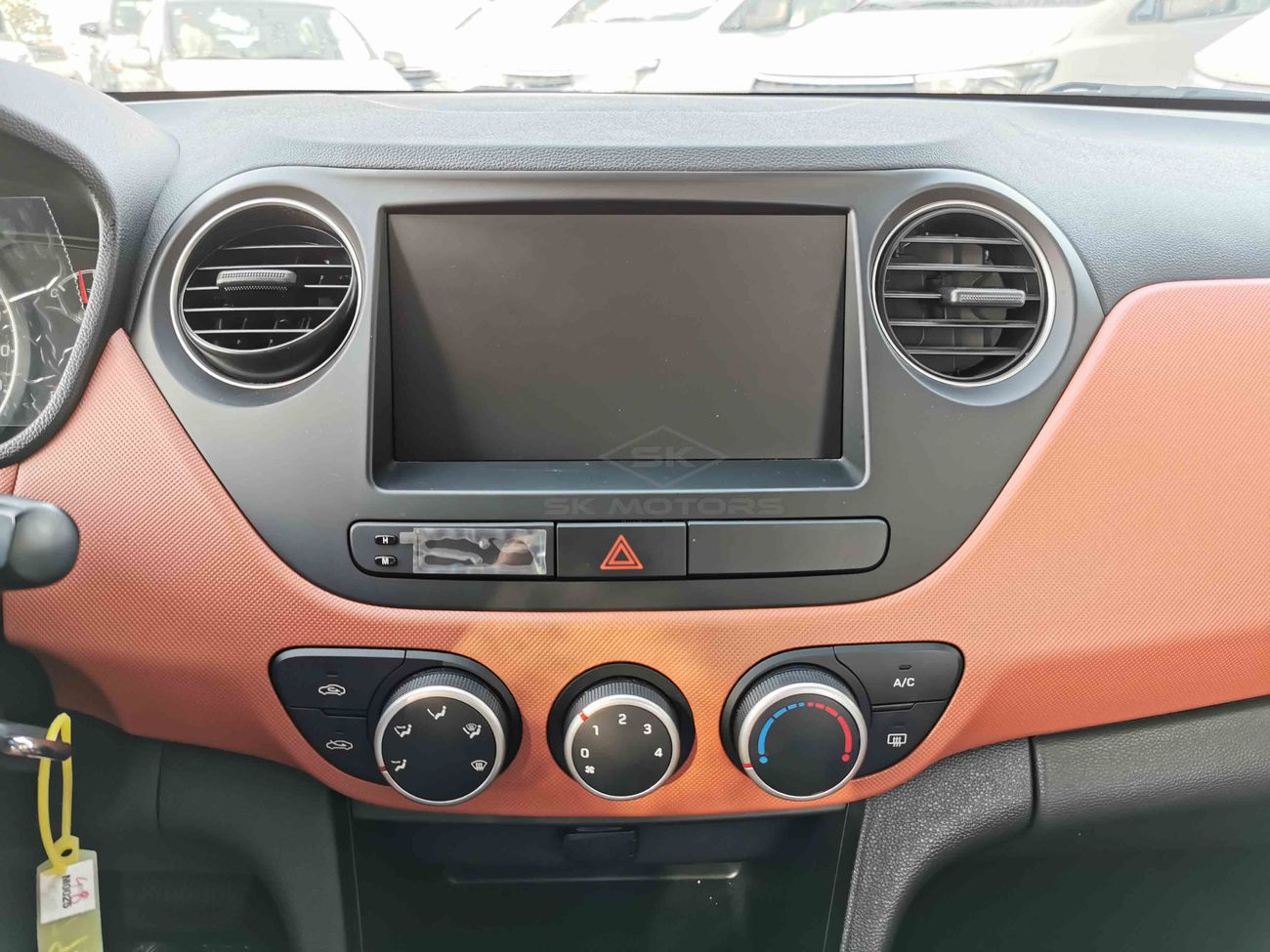 Hyundai Grand i10 1.2L, 14" Tyre, Air Conditioner, Fabric Seats, Fog Lights, Xenon Headlights (CODE # HGI04)